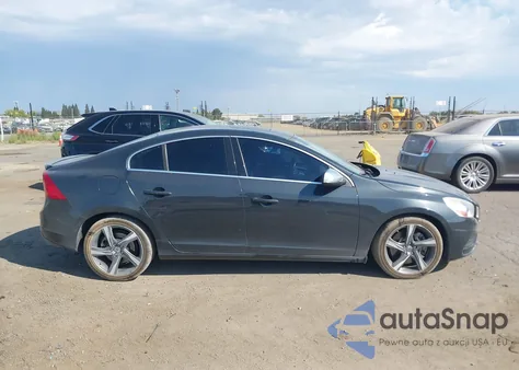 2013 Volvo S60 T6 z USA, uszkodzony, nr VIN YV1902FH2D1229743